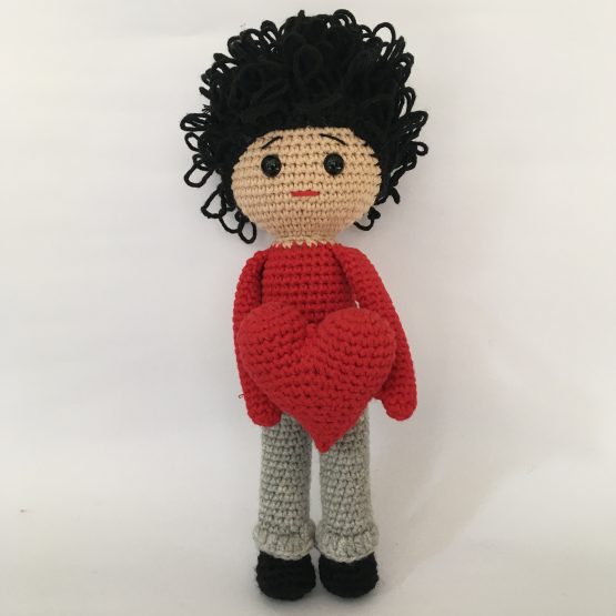 Kalpli Erkek Bebek Amigurumi (Siyah Saçlı)