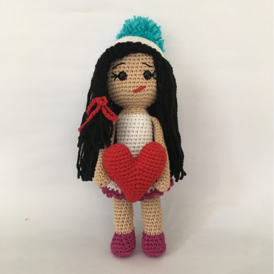 Kalpli Kız Bebek Amigurumi (Siyah Saçlı)