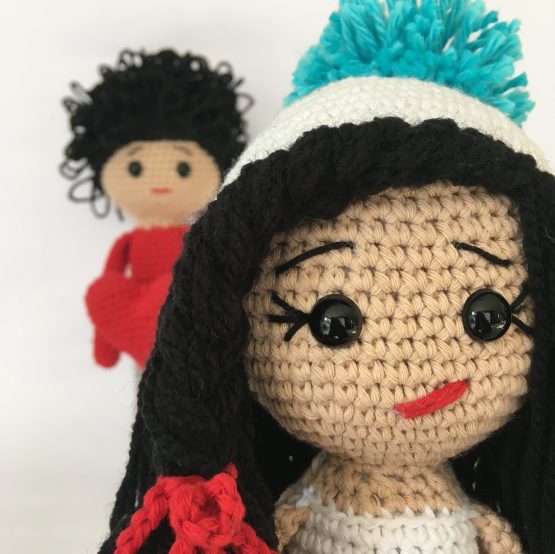 Kalpli Kız Bebek Amigurumi (Siyah Saçlı) - Görsel 3