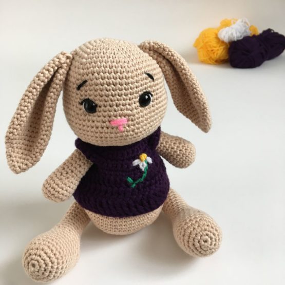 Papatyalı Tavşan Amigurumi Oyuncak