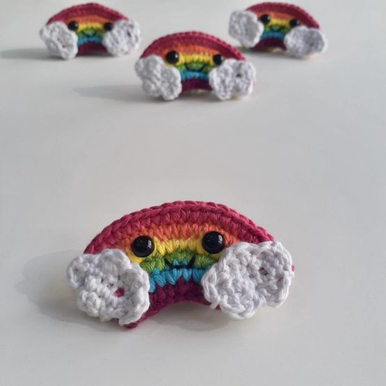 Gözlü Gökkuşağı Toka Amigurumi