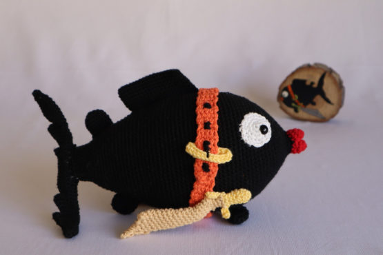 Küçük Kara Balık Amigurumi Oyuncak